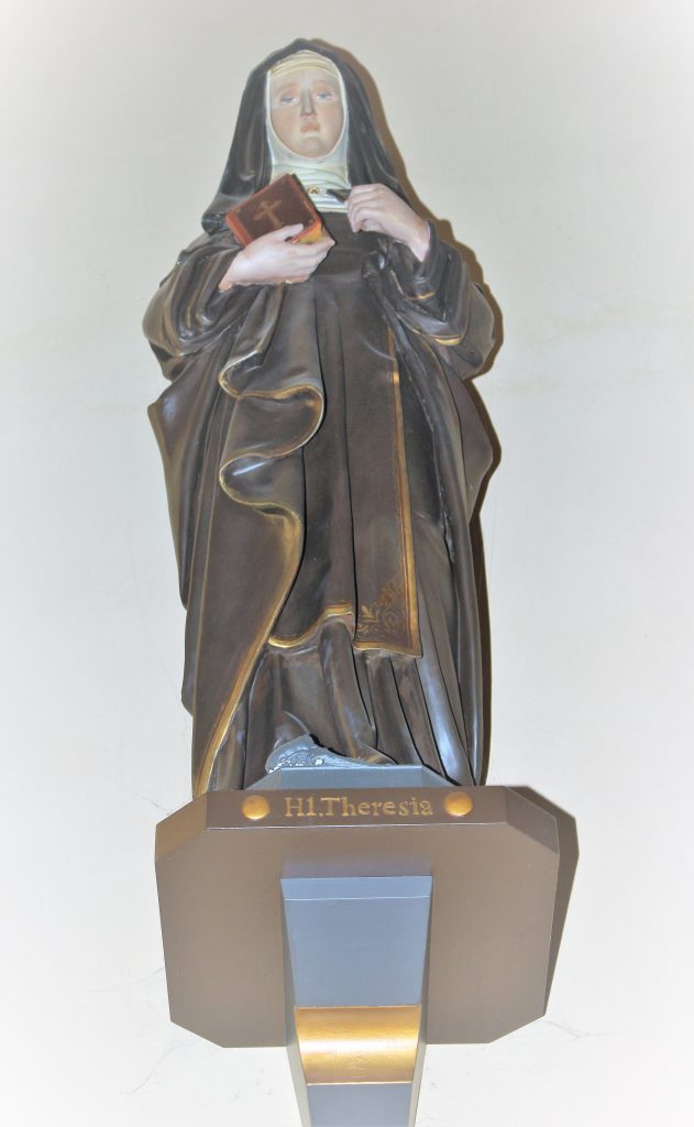 Figur der Heiligen Theresia in der Kirche Sankt Theresia in Rhens