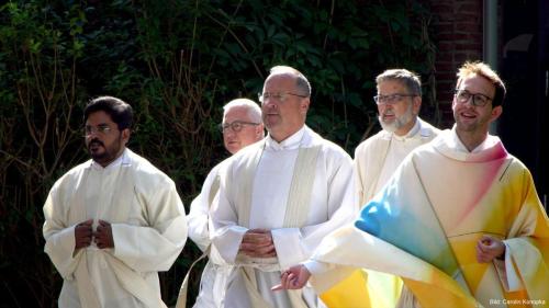 v.l.n.r.: Pater Thomas, Pfarrer Guido Lacher, Pfarrer Stephan Feldhausen, Dekan Thomas Darscheid, Kaplan Jonas Staudt